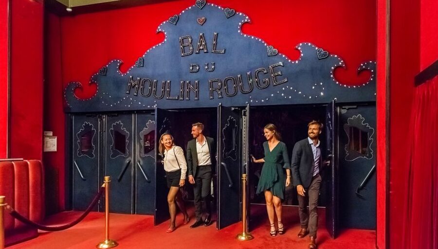 Paris: Evening Sightseeing Tour and Moulin Rouge Show - The coach tour and its illuminated Paris views