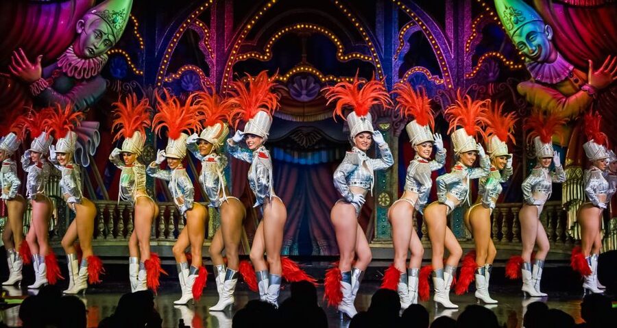 Paris: Evening Sightseeing Tour and Moulin Rouge Show - Practical timing for a smoother night