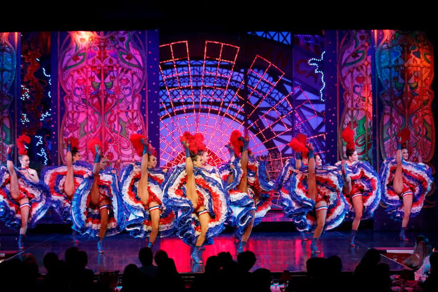 Paris: Evening Sightseeing Tour and Moulin Rouge Show - What makes the Moulin Rouge Féérie show special