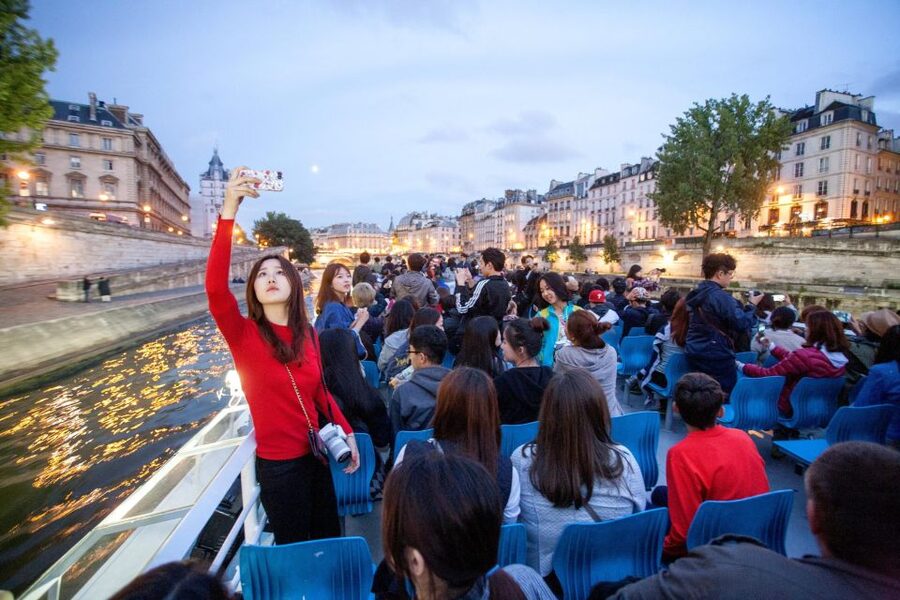 Paris Evening Snapshot Bike Tour - The Seine boat finish needs checking