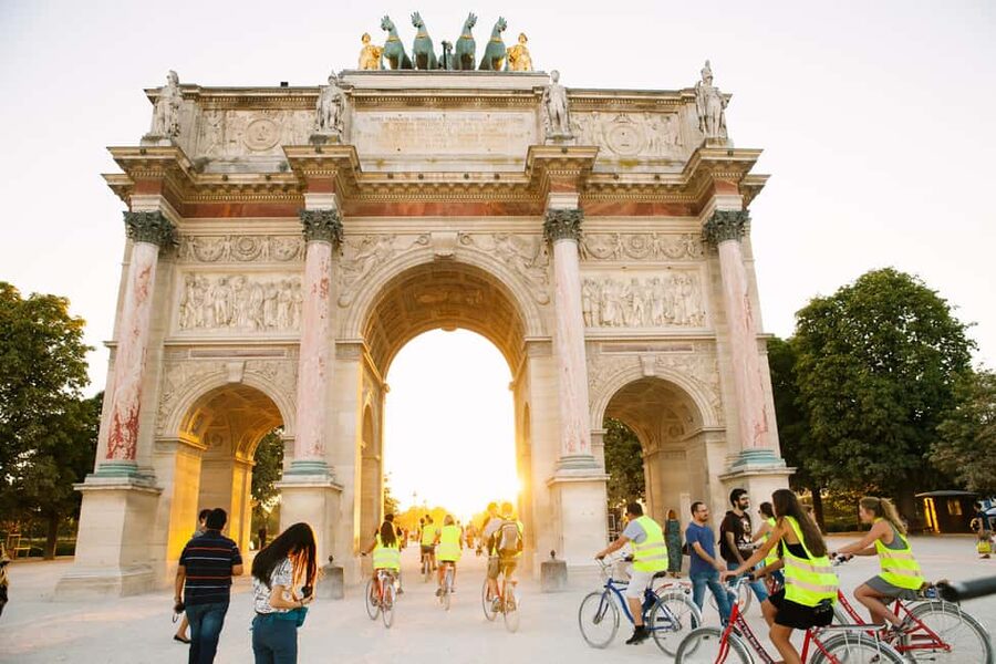 Paris Evening Snapshot Bike Tour - Weather, clothing, and practical preparation