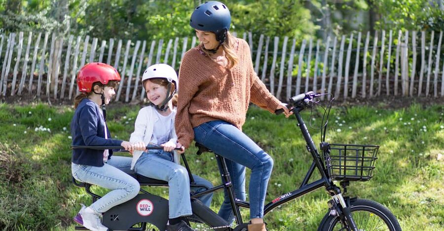 PARIS: Family e-bike longtail renting - A family bike built for Paris streets