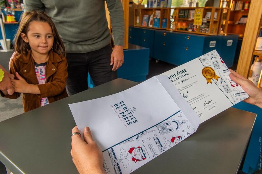 Paris: Family-Friendly River Seine Guided Cruise - How the children’s guide changes the ride
