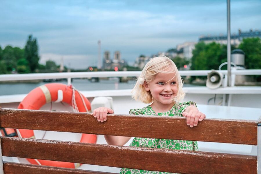 Paris: Family-Friendly River Seine Guided Cruise - What can go wrong, and how to handle it
