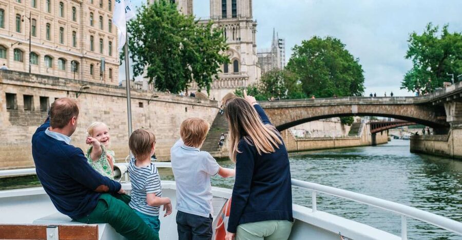 Paris: Family-Friendly River Seine Guided Cruise - A one-hour view of Paris from the Seine