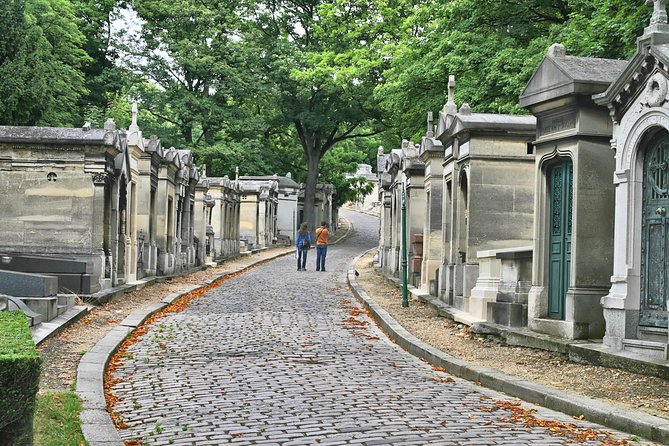 Paris: Famous Graves of Pere Lachaise Cemetery Guided Tour - The walk from Alexandre Dumas to the cemetery