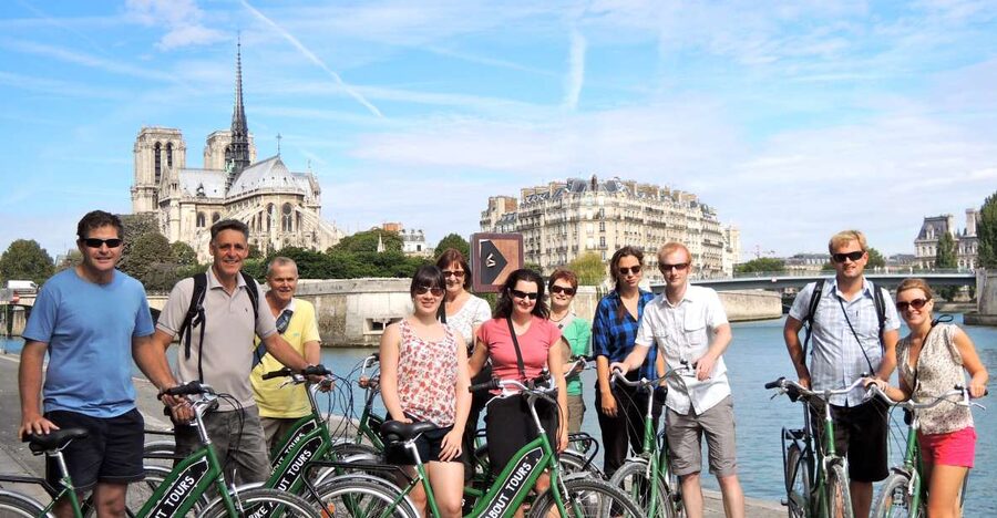 Paris: Famous Monuments Cycling Tour - Starting in the Marais at Le Peloton Café