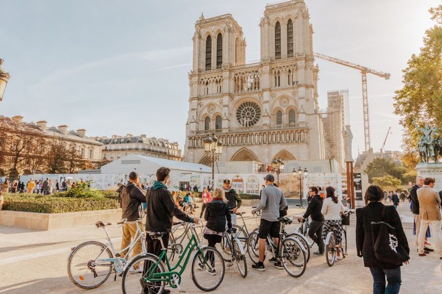 Paris: Famous Monuments Cycling Tour - A snack break on Rue Cler