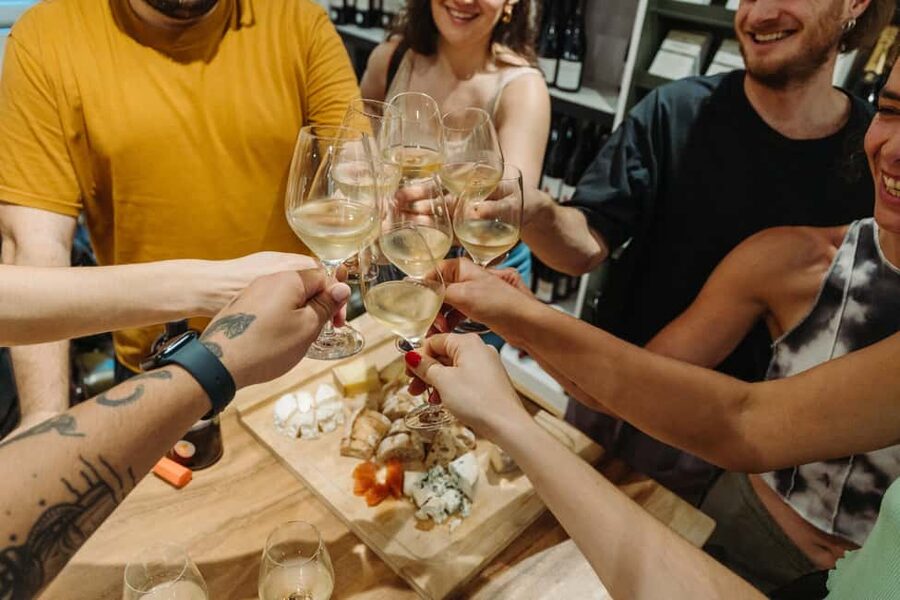 Paris: Food and Wine Tasting Walking Tour in Le Marais - Croissant and sourdough at Poilâne