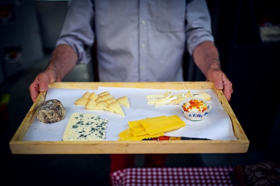 Paris: Food Tour in Le Marais with Tastings - Starting at St Paul with pastry in hand