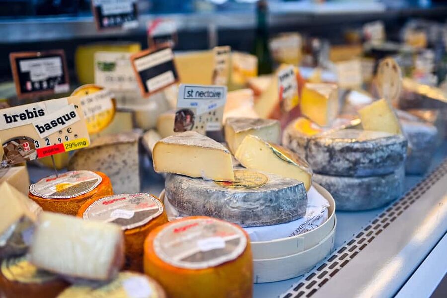 Paris: Food Tour in Le Marais with Tastings - Walking off lunch through Renaissance Le Marais