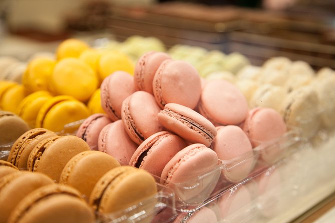 Paris French Sweets Tasting Tour with Pastries and Chocolates - How the tastings work at the shops