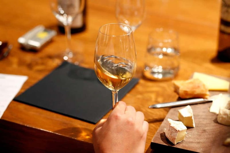 Paris: French Wine Tasting Class with Sommelier - Reading French labels without guessing