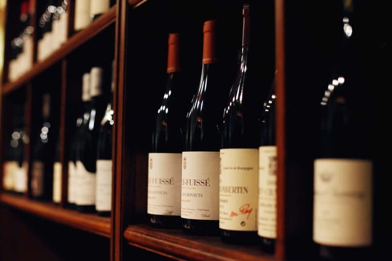 Paris: French Wine Tasting Class with Sommelier - Group size and the cellar setting