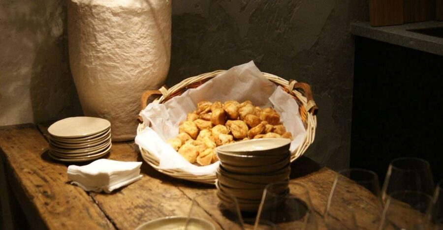 Paris : French wine tasting in Montmartre - Starting at Les Piqueurs on Rue Tardieu