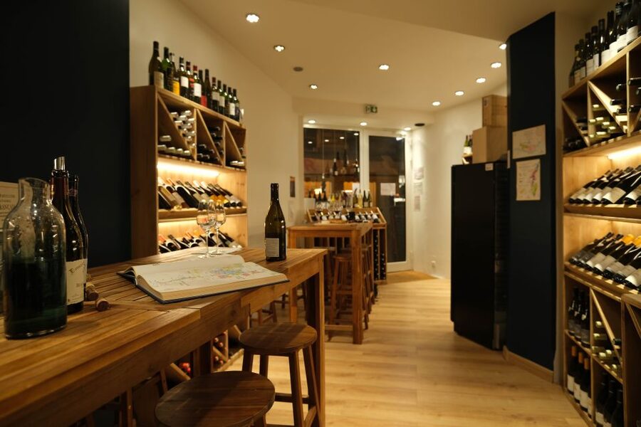 Paris : French wine tasting in Montmartre - Why the private format matters