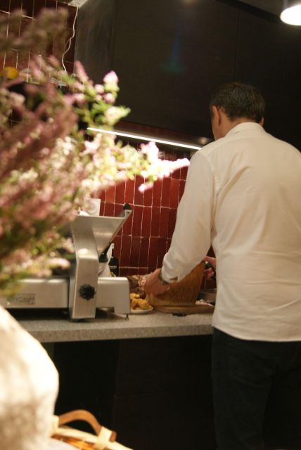 Paris : French wine tasting in Montmartre - Who will enjoy this Montmartre tasting most?