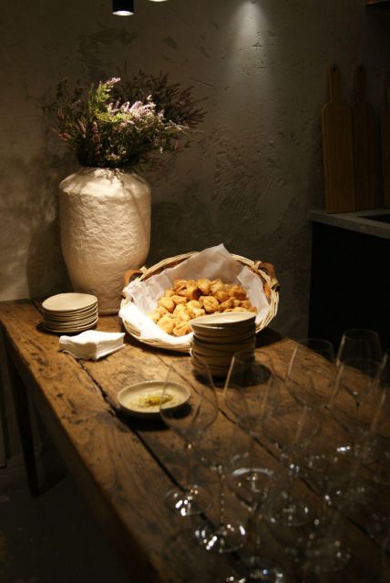 Paris : French wine tasting in Montmartre - Five glasses, five ways to read French wine