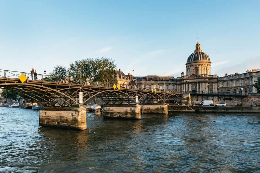 Paris: Gourmet Dinner Cruise on Seine River with Live Music - Live music, lounge mood, and the late dance floor