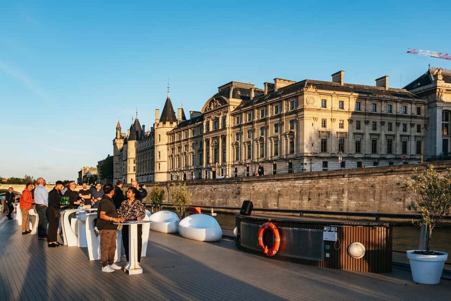 Paris: Gourmet Dinner Cruise on Seine River with Live Music - Seating, VIP upgrades, and views