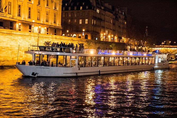 Paris Gourmet Dinner Seine River Cruise with Singer and DJ Set - Dinner is polished, but quality can vary