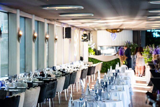 Paris Gourmet Dinner Seine River Cruise with Singer and DJ Set - Bridges provide the best quick photographs