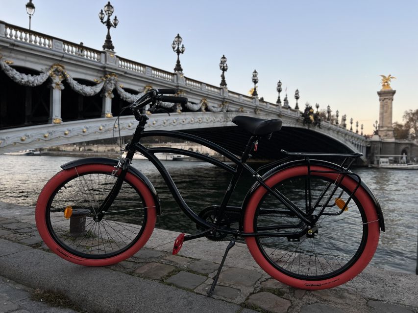 Paris: Guided City Highlights Bike Tour - From the Louvre to the medieval heart of Paris