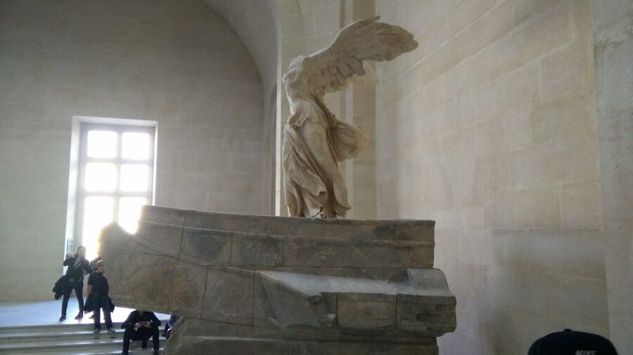 Paris: Guided Louvre Museum Tour with Optional Entry Ticket - Entering the Louvre without the usual line