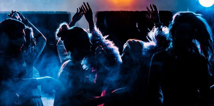 Paris: Guided New Year's Eve Bar Crawl with Drink - The First Bar and the Social Advantage