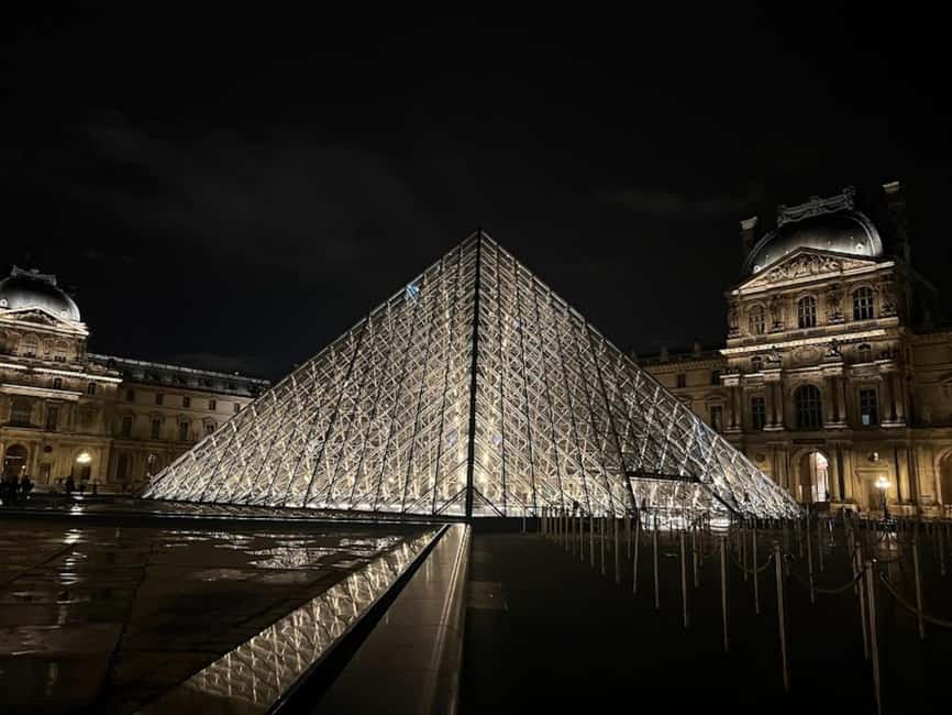 Paris: Guided tour in PORTUGUESE at the Louvre-semi-private - Key points at a glance