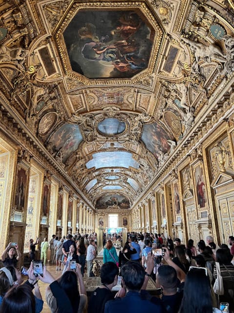 Paris: Guided tour in PORTUGUESE at the Louvre-semi-private - Meeting the Louvre’s three famous ladies