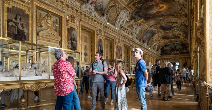 Paris: Guided Tour of the Must-Sees of the Louvre Museum - The Louvre’s palace corridors and ancient foundations
