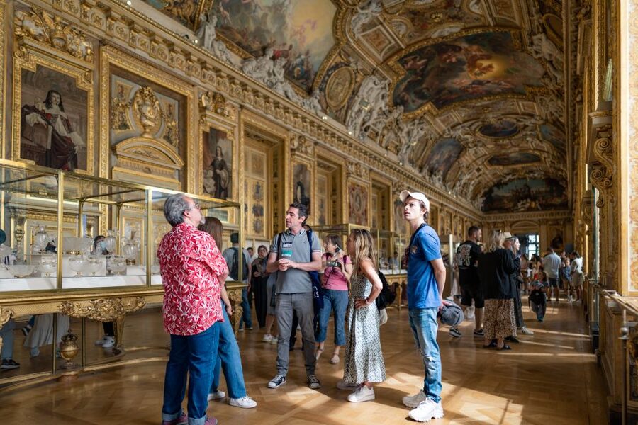 Paris: Guided Tour of the Must-Sees of the Louvre Museum - Getting inside with reserved Louvre admission