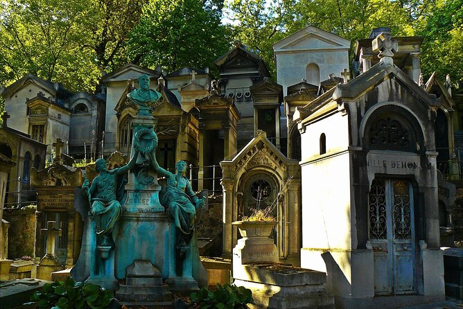 Paris: Haunted Père Lachaise Cemetery Guided Tour - Why Père-Lachaise works so well as a haunted tour