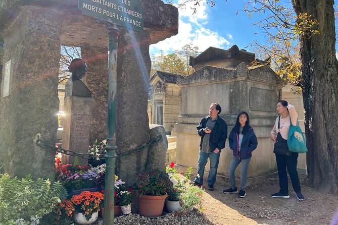 Paris: Haunted Père Lachaise Cemetery Guided Tour - Choosing the best time and season