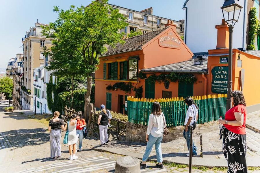 Paris: Hidden Gems of Montmartre with Local Guide - The croissant pause