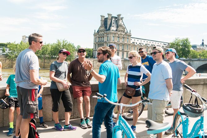 Paris Highlights Bike Tour: Eiffel Tower, Louvre and Notre-Dame - Meeting at Saint-Michel and getting set up