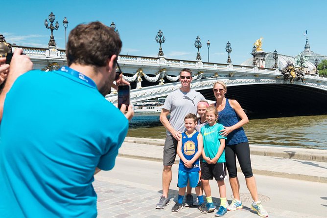 Paris Highlights Bike Tour: Eiffel Tower, Louvre and Notre-Dame - Lunch and local flavor on Rue Cler