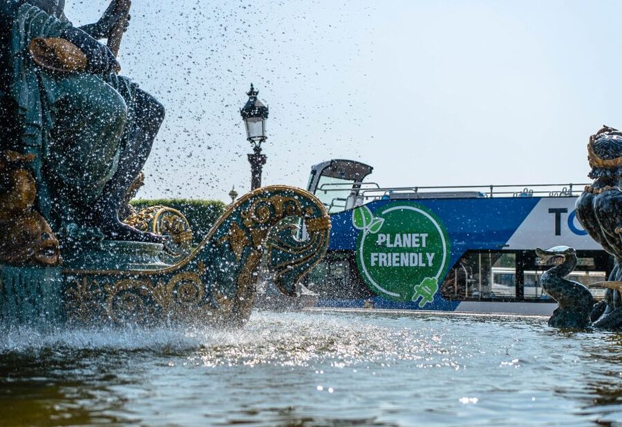 Paris: Hop-on Hop-off Bus Tour & Seine Cruise Bundle Tour - The app and audio guide need a little patience