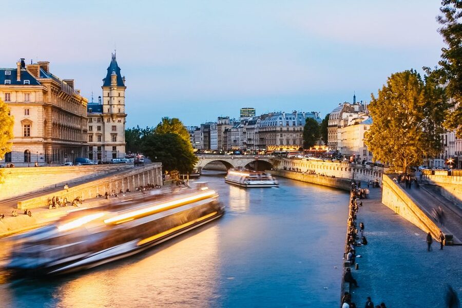 Paris: Illuminated Evening River Cruise & Waffle Tasting - The route, landmark by landmark