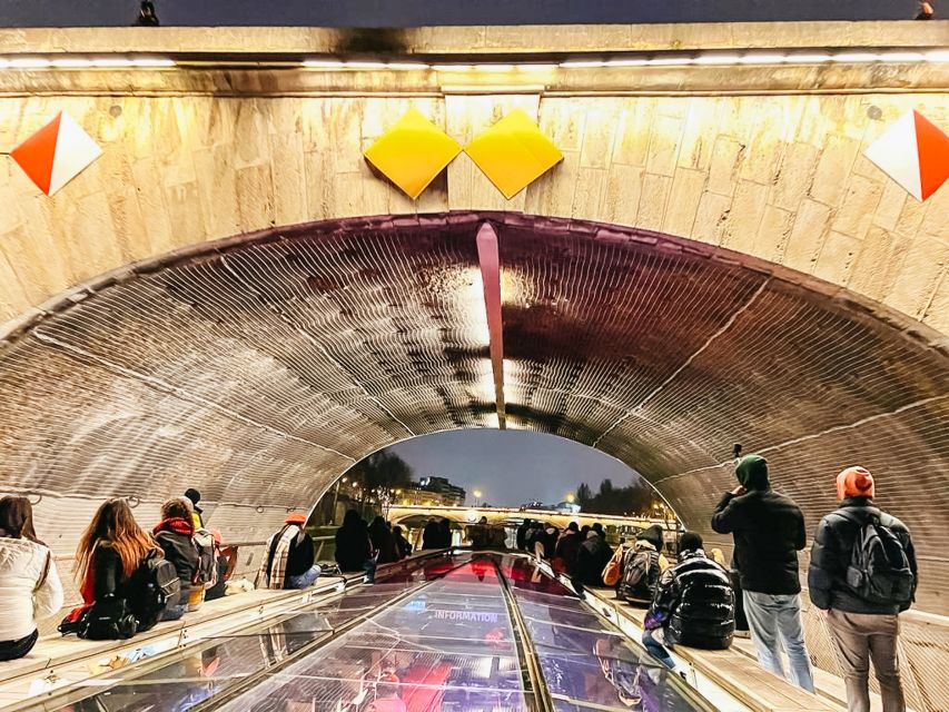 Paris: Illuminated Evening River Cruise & Waffle Tasting - The waffle at Trocadéro