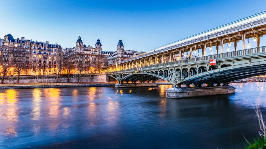 Paris: Illuminated Evening River Cruise & Waffle Tasting - Practical ways to enjoy the hour