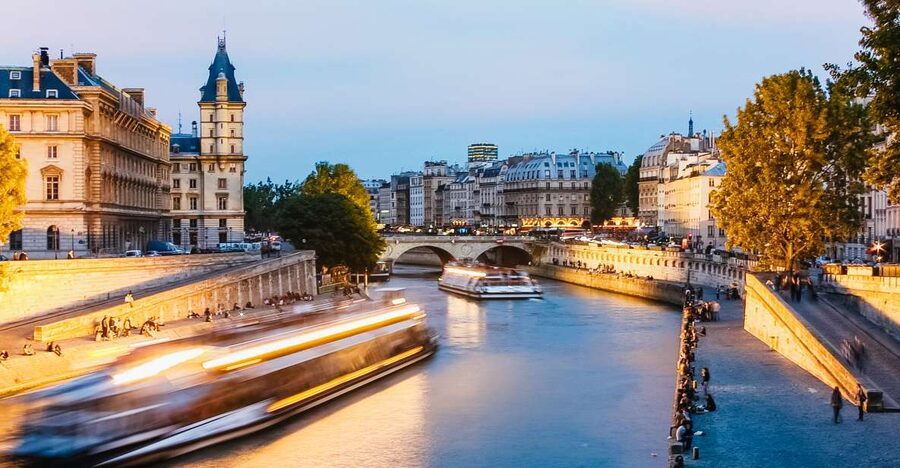 Paris: Illuminated Evening River Cruise & Waffle Tasting - Choosing the right departure time