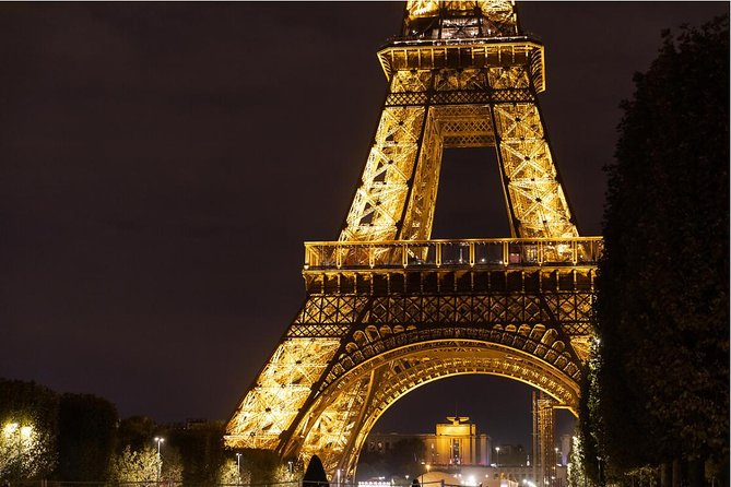 Paris Illuminations Tour with Moulin Rouge Show and Cruise Option - The audio guide is useful only if you prepare