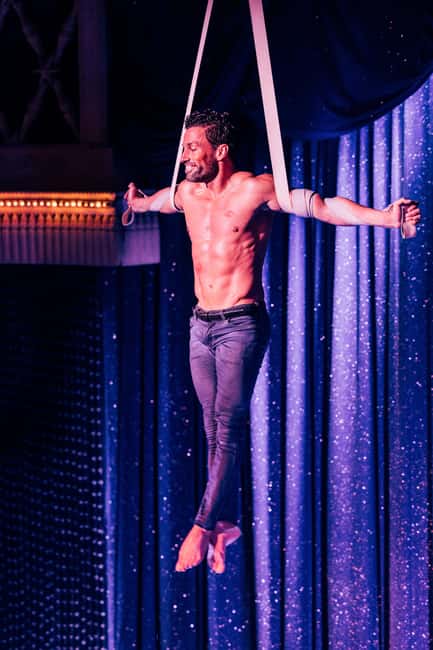 Paris: La Nouvelle Eve Cabaret Dinner Show - Paris je t’aime and the Edith Piaf connection