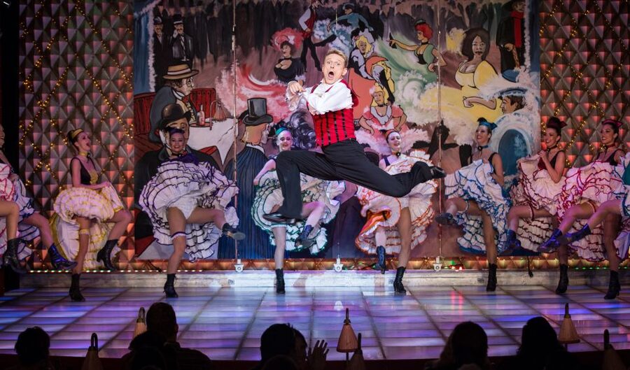 Paris: La Nouvelle Eve Cabaret Show with Champagne - Planning the evening around Montmartre