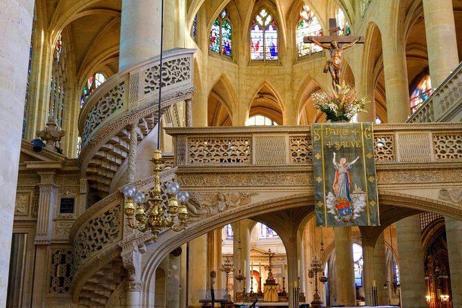 Paris - Latin Quarter Free Tour in English (Tip-Based) - Shakespeare and Company beside Notre-Dame