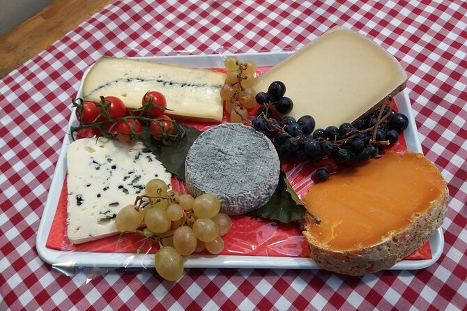 Paris Le Marais Food Tour With 10+ Tastings, Cheese, Wine & More - Bread at a Parisian boulangerie