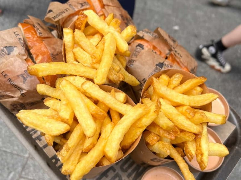 Paris: Le Marais Guided Food Tour with Tastings - Meeting outside Yann Couvreur Pâtisserie