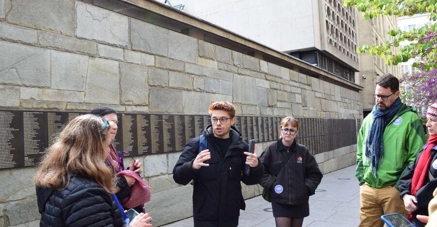 Paris: Le Marais & Montmartre Jewish History Walking Tour - Key points at a glance